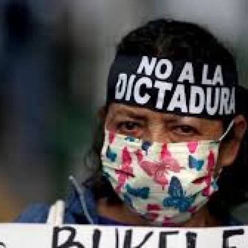 BUKELE CAMBIÒ LA CONSTITUCIÒN PARA AFERRARSE AL PODER