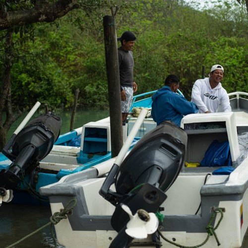 Piratería en Esmeraldas (Ecuador) causa pobreza y contaminación por redes fantasma